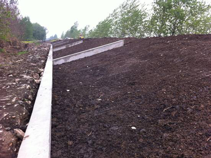 灌砌石護(hù)坡整坡后段面