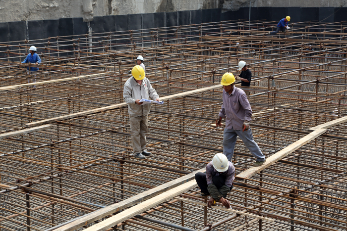 綁扎上閘首底板鋼筋