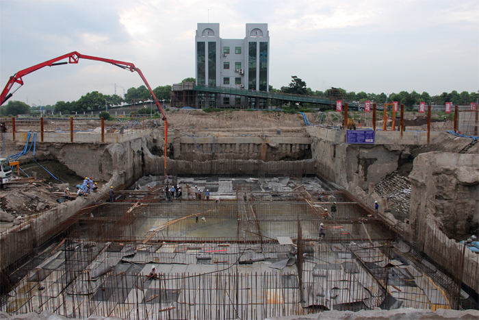 上閘首底板澆筑完成